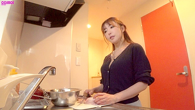 素人妻が一般大学生の自宅にコンドーム1つ渡され一泊 一度のゴム姦では満足できず宿泊中2度もガチ中出しを許してしまう 騎乗位がお好きな四十路Hカップ妻 ななおさん42歳