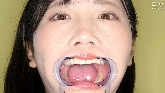 【口腔】人気モデル 角名つむぎチャンの超激レアな歯・口内・のどちんこ・唾観察