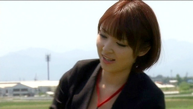 今まで頑なに出演を拒否していた、あの超絶美人女子社員番外編 初撮り！方言丸出し 田舎で働く美人女子社員をご紹介します