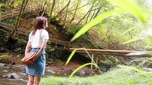 信州の大自然に囲まれたド田舎に住む美巨乳少女に会いに行きました。 山本咲良 18才