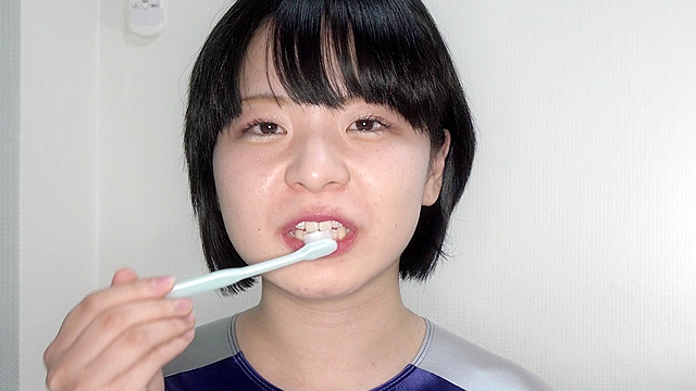人気モデル 涼乃ひよりチャンの口内・歯・舌ベロ作品！