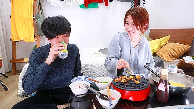 生々しい近●相姦配信（3）完全版～性欲が強すぎる義姉が弟のチンポにしゃぶりついて筆下ろし