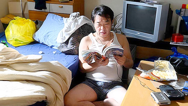 10年ぶりに会ったギャル従妹の抜きテクに我慢できず三日三晩で11発も射精させられた○○部屋 童貞おじさんの僕 友田彩也香