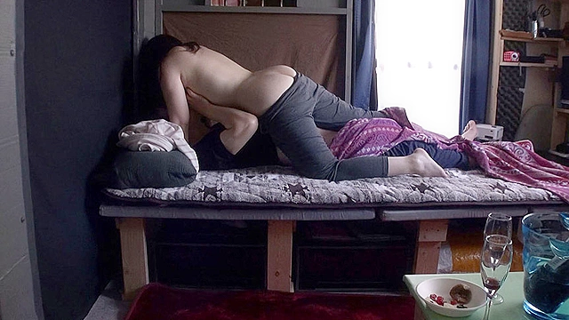 自分の部屋に泊まることになった妻の女友達「人妻小百合さん（仮名）36歳」に当然のように手を出してしまうワタシ04
