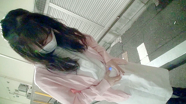 ナンパコNo.24 バイトへ向かう途中のスレンダー居酒屋店員をナンパしてナースコスプレで連続中出し！