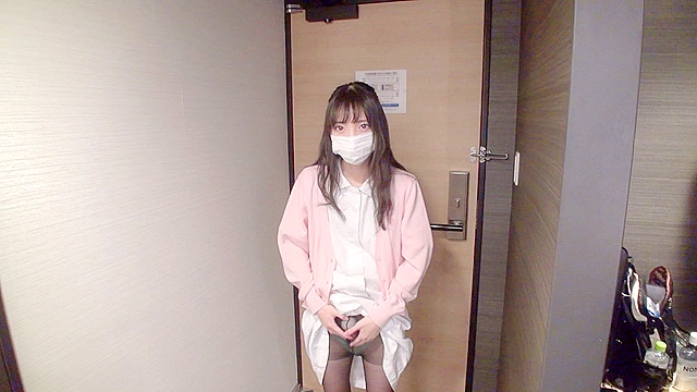 ナンパコNo.24 バイトへ向かう途中のスレンダー居酒屋店員をナンパしてナースコスプレで連続中出し！
