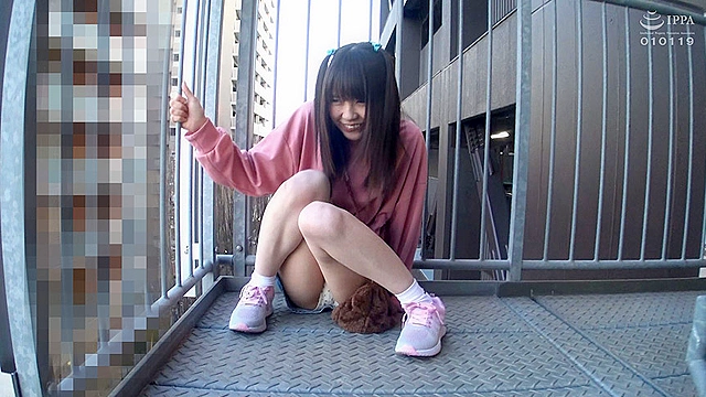 電圧86倍のビッグバンローターをマ○コに入れて野外○制アクメ散歩で街中を引き回し！