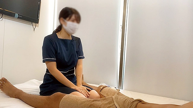 出張ローション手コキ隠し撮り・パンチラオプション【焦らし攻め・結城（28歳）】