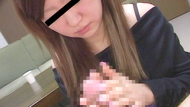 素人お姉さん！チンポが射精する瞬間をじっくり見てもらってもいいですか？ 手コキ編