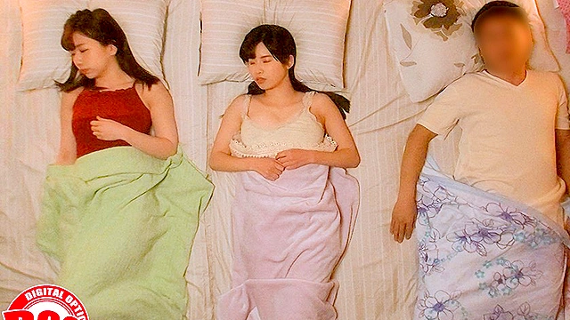 妻の連れ子の巨乳美人姉妹と川の字で寝ることに手を出してはいけないと知りながら、無防備な生巨乳に欲情してしまい…