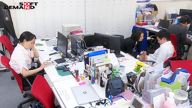 SOD女子社員 若手男子社員にこっそり中出しを求めて社内カップル逆NTRしちゃいました（ハート）  宣伝部中途入社3年目 綾瀬麻衣子 47歳