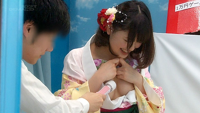マジックミラー号 大学卒業式を終えたばかりの友達同士の男女が初乗車！Hなゲームでお互いのオナニーを見せ合ったら火が付いて“思い出SEX”までしてしまうのか！？3