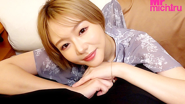 配信限定 プライベートおっパブ お店が突然の休業 お金に困った嬢から2人で会いたいと連絡が…店に内緒でおっぱいを揉んで中出しセックス 浜崎真緒