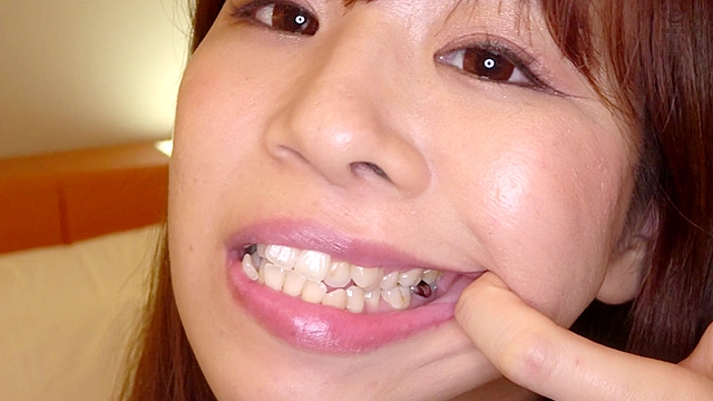 人気女優 真白わかなチャンの激レアな歯・口内・のどちんこ観察！