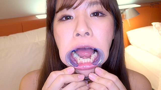 人気女優 真白わかなチャンの激レアな歯・口内・のどちんこ観察！