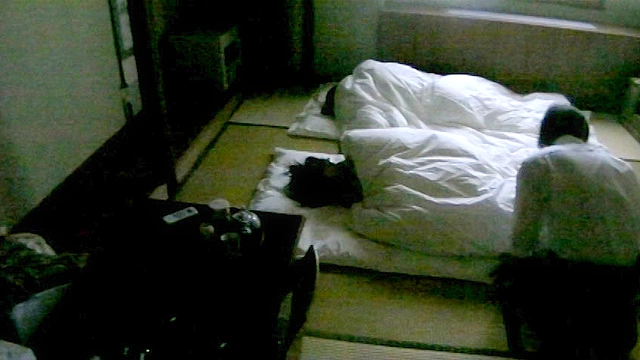 温泉旅館大旦那が夫婦で宿泊中の奥さんに夜○い寝取られ大胆SEX○撮