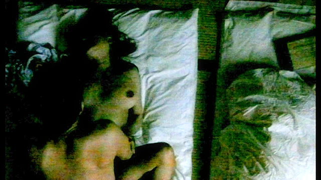 温泉旅館大旦那が夫婦で宿泊中の奥さんに夜○い寝取られ大胆SEX○撮