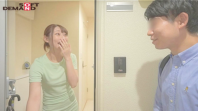 SOD女子社員中山琴葉 ユーザー様からのリクエストにお応えして痴女プレイに挑戦！自宅に突撃訪問されて困惑しながらも反応のいいM男を見て楽しくなって1泊2日責めまくる！