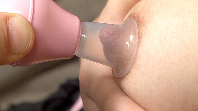 乳輪の大きな乳首と汚い乳首痛いッ