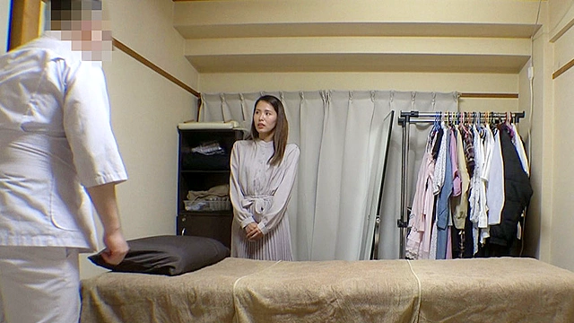 媚薬オイルマッサージ 痴●○撮＆中出し素人娘VOL.52 超強力媚薬を配合したマッサージオイルを施術中に知らずに塗りこまれたオンナは、身体の火照りに驚き、チ○ポを欲しがる自分に戸惑い、垂れ出したマン汁に恥ずかしがりながらも生ハメ中出しまで欲してしまう！