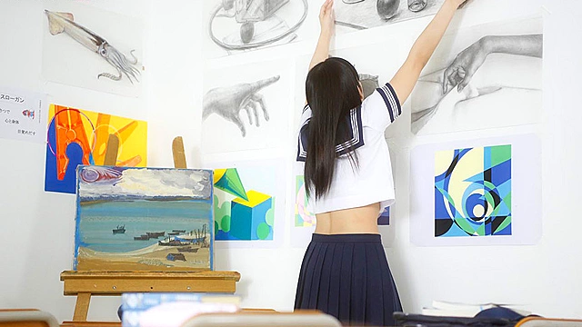 こんなに大人しそうな子なのに、頭の中はエッチな妄想でいっぱい 敏感スレンダーな芸術肌の美術学生 SOD専属AVデビュー 栗山さや