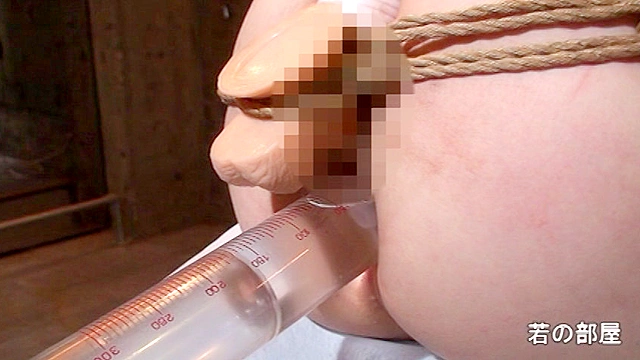 女子大生浣腸羞恥大噴水排泄