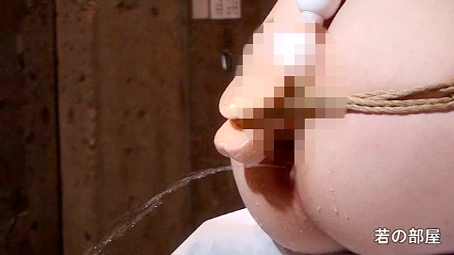女子大生浣腸羞恥大噴水排泄
