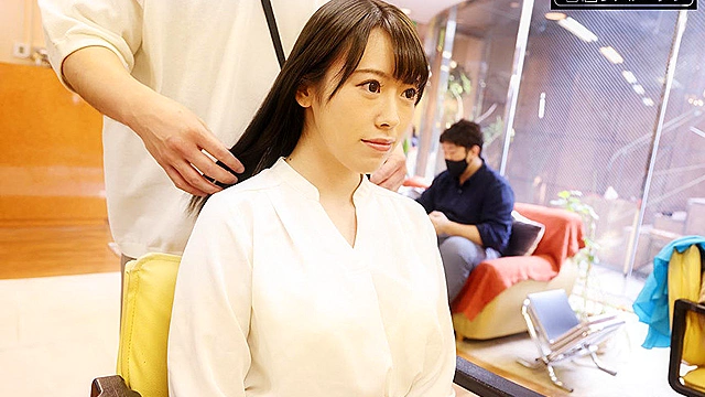 美容室でケープの中を全裸にされ恥ずかしさに全身が性感帯になってしまった巨乳女 柊木まりな