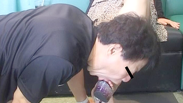 仕事後の足の汚れ舐め取り職人7 Sなキャバクラ姉さんのすっぱい足