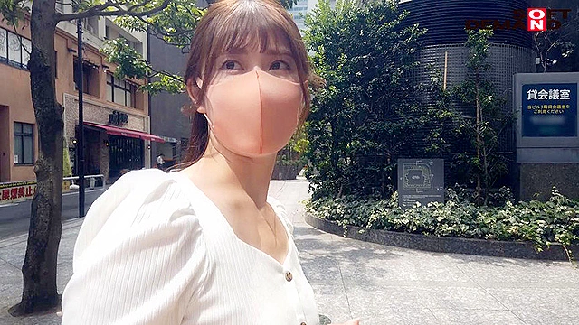 ついに現れた超大物─レーベル史上No.1の圧倒的美しさ 葉月涼子 32歳 第3章 この奥さん本当によく舐める 濃厚キスとフェラチオで若い男のザーメン搾り…初めてのごっくん！