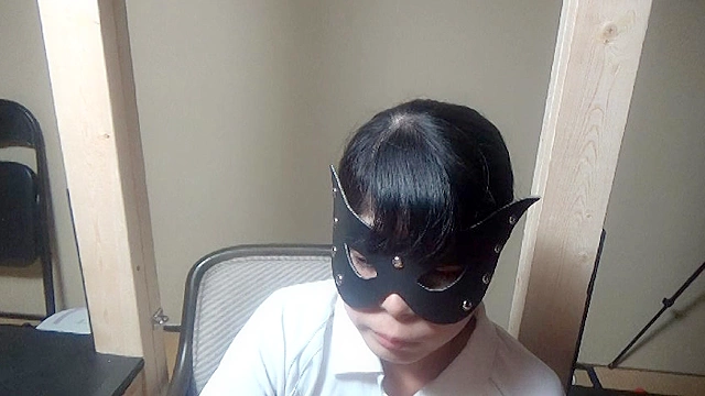 仮面美女・ミルク絞りの刑