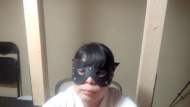 仮面美女・ミルク絞りの刑