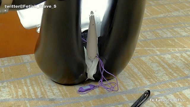 BDSMインフルエンサー・マオを四肢固定、後、くすぐり