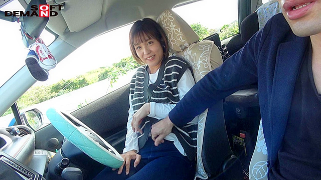 沢山出る母乳で3児を育てるママさんバレーガチ勢の島人 玉城夏帆 29歳 地元沖縄でAV DEBUT