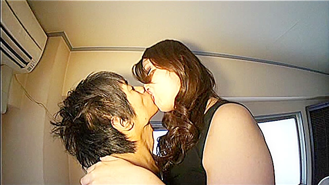 身長185cmの巨女キス責め