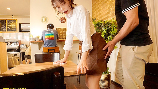 バイト中にクレーム男からこっそり過激な絶頂ハラスメントでぶっこわされた女子大生 三葉ちはる