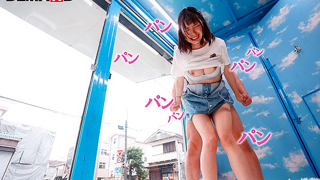 マジックミラー号 都内有数のお嬢様大学に通う高学歴女子大生に 100の淫語を言わせたら、純白のパンツに染みをつくってしまうのか検証！！ …結果、自らち○ぽを求めてしまうほどに発情、前戯不要な濡れ濡れま○こに生挿入！？【ほのか編】