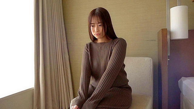 地味なのに脱いだらすっごーいロケット乳の極上ボディーのムチムチ素人娘さん。