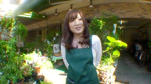 完全ガチ交渉！街で噂の、ウブな看板娘を狙え！03