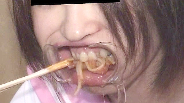 開口で食事02