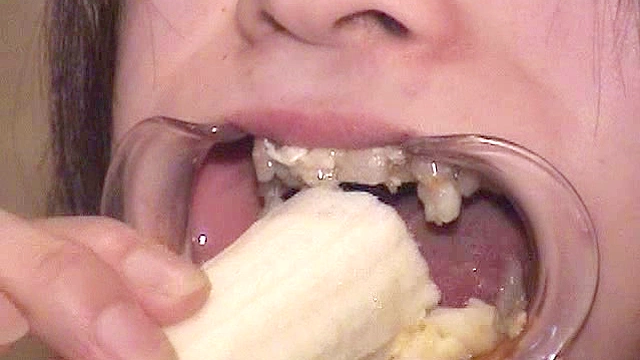 開口で食事02