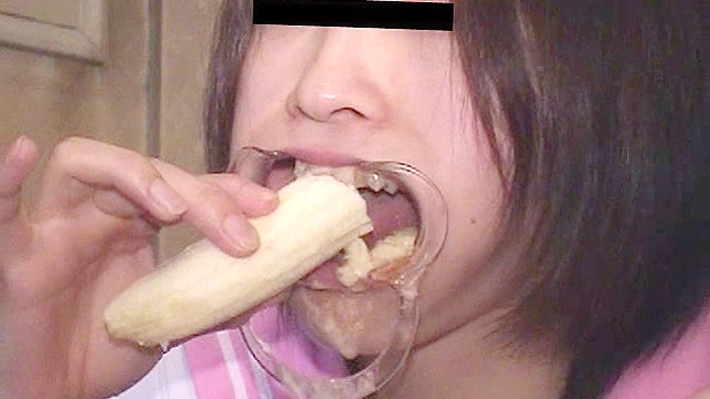 開口で食事02
