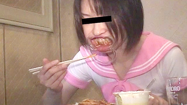開口で食事02