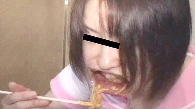 開口で食事02