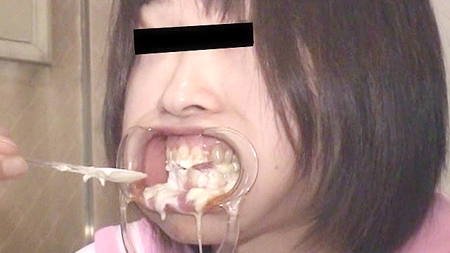 開口で食事02