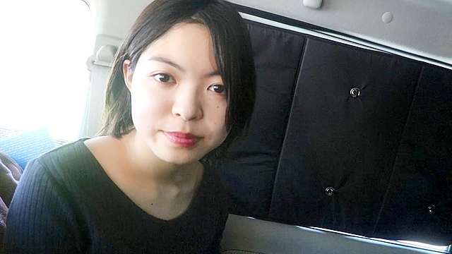 欅○46 平手友○奈似の川原真琴ちゃんに車内フェラ口内発射
