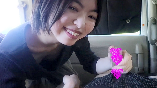欅○46 平手友○奈似の川原真琴ちゃんに車内フェラ口内発射