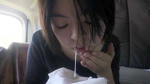 欅○46 平手友○奈似の川原真琴ちゃんに車内フェラ口内発射