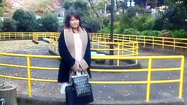 素人熟女ナンパ！ 大胆水着姿で破廉恥ポーズして下さい！！