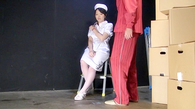 残虐放尿地獄ドラマ 小便制裁2 「白衣の悪魔とヘタレ患者」
